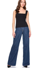 Wide strap tank