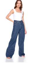 Wide strap tank